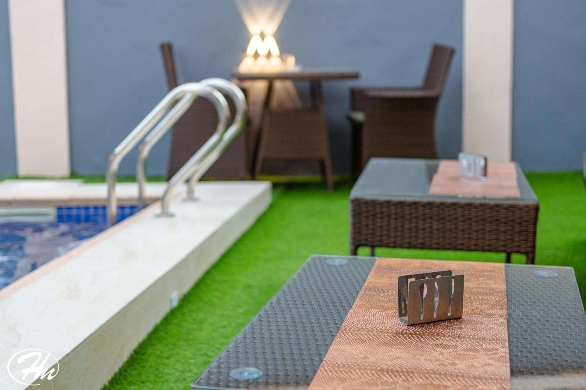 Hadmof Hotel And Suites Ikeja Exterior photo