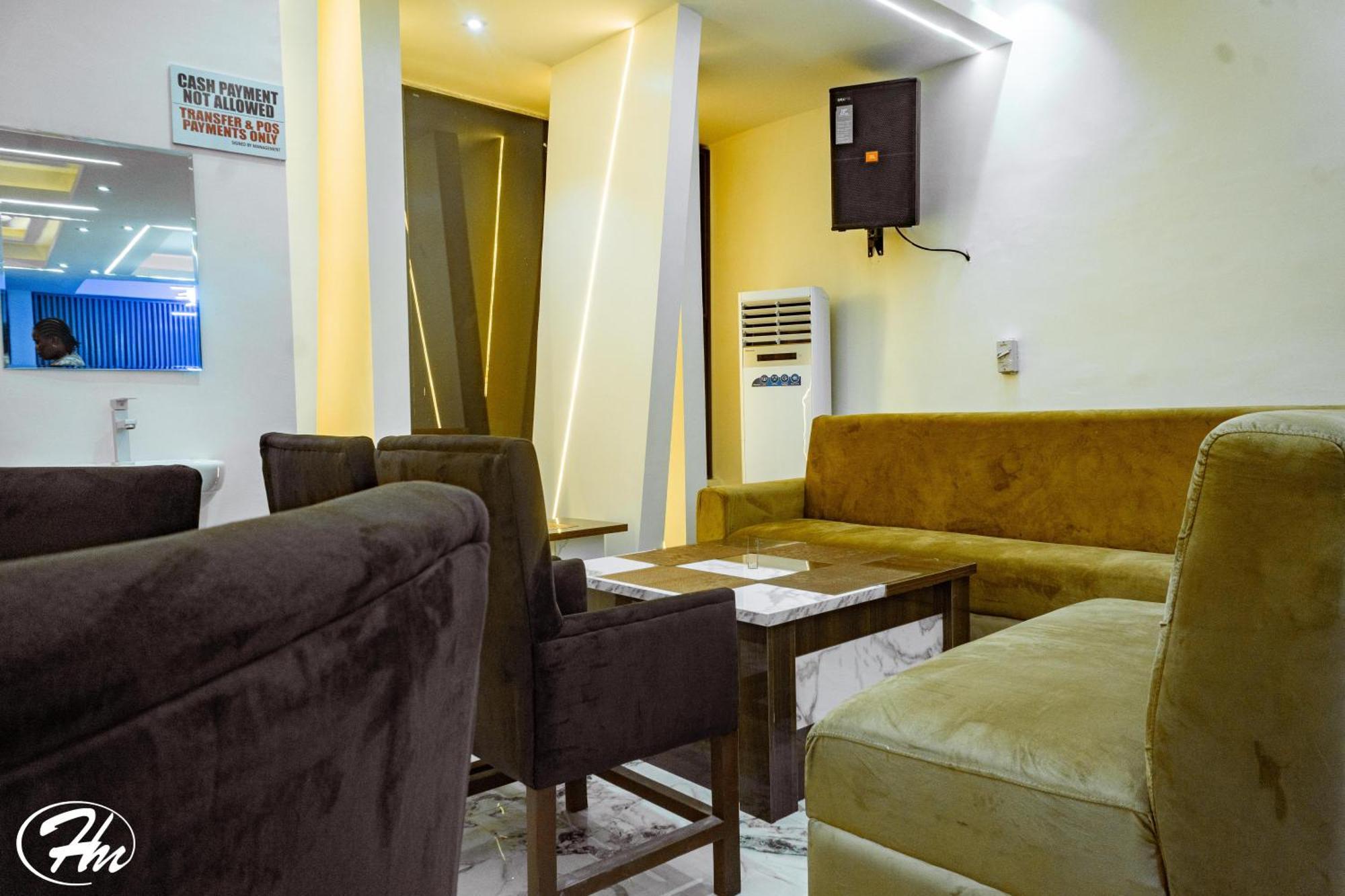 Hadmof Hotel And Suites Ikeja Exterior photo