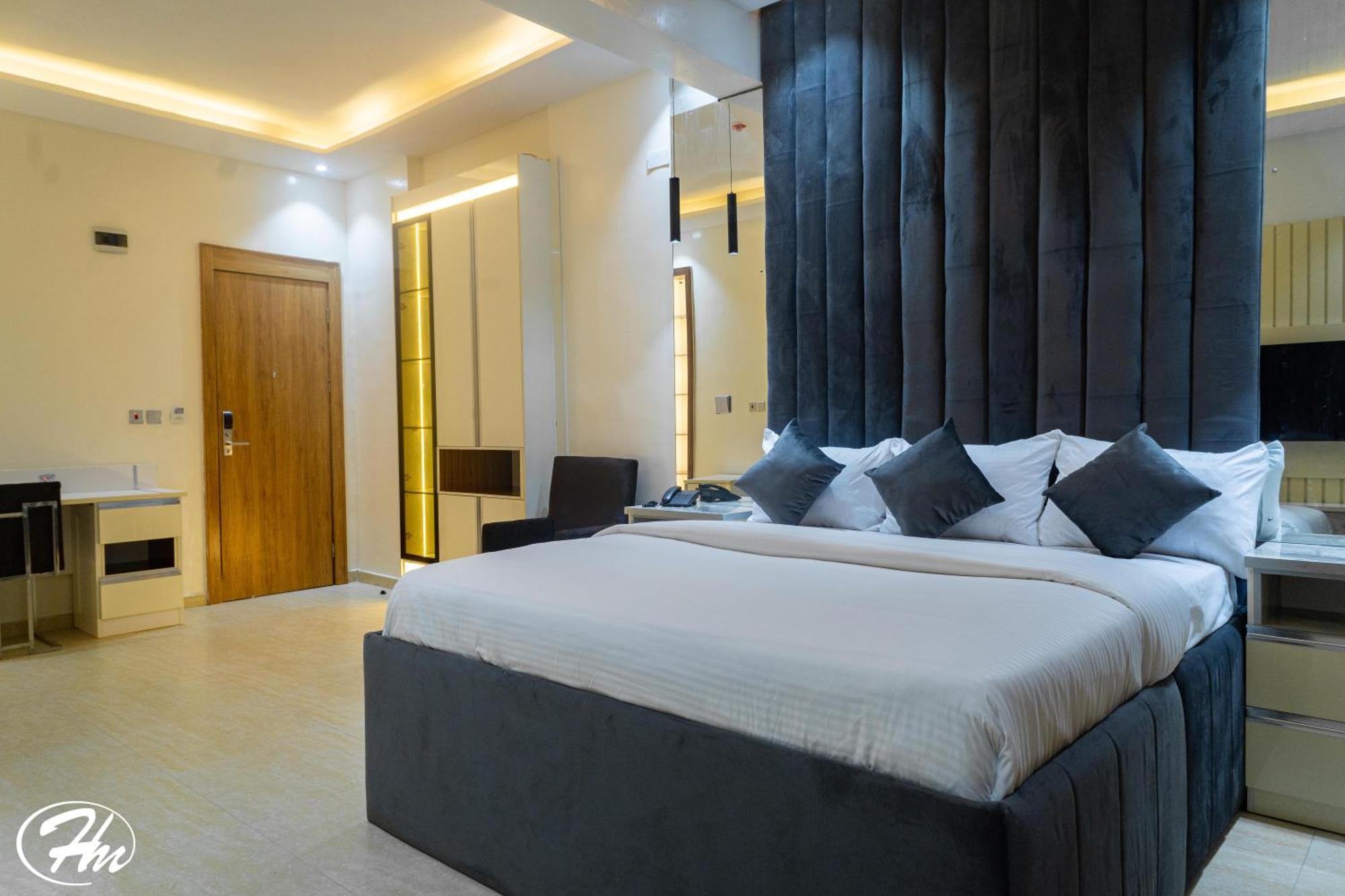 Hadmof Hotel And Suites Ikeja Exterior photo