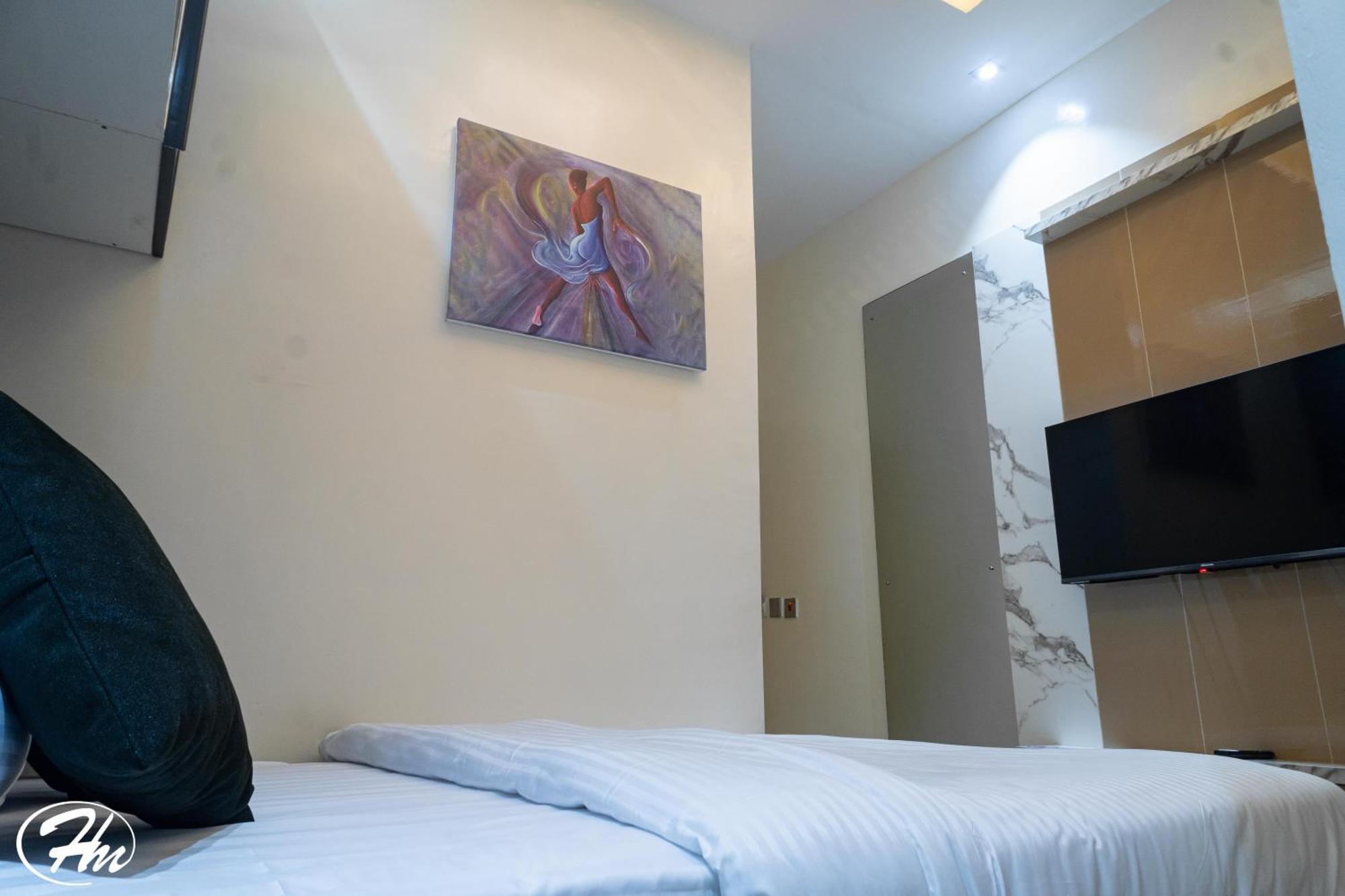 Hadmof Hotel And Suites Ikeja Exterior photo