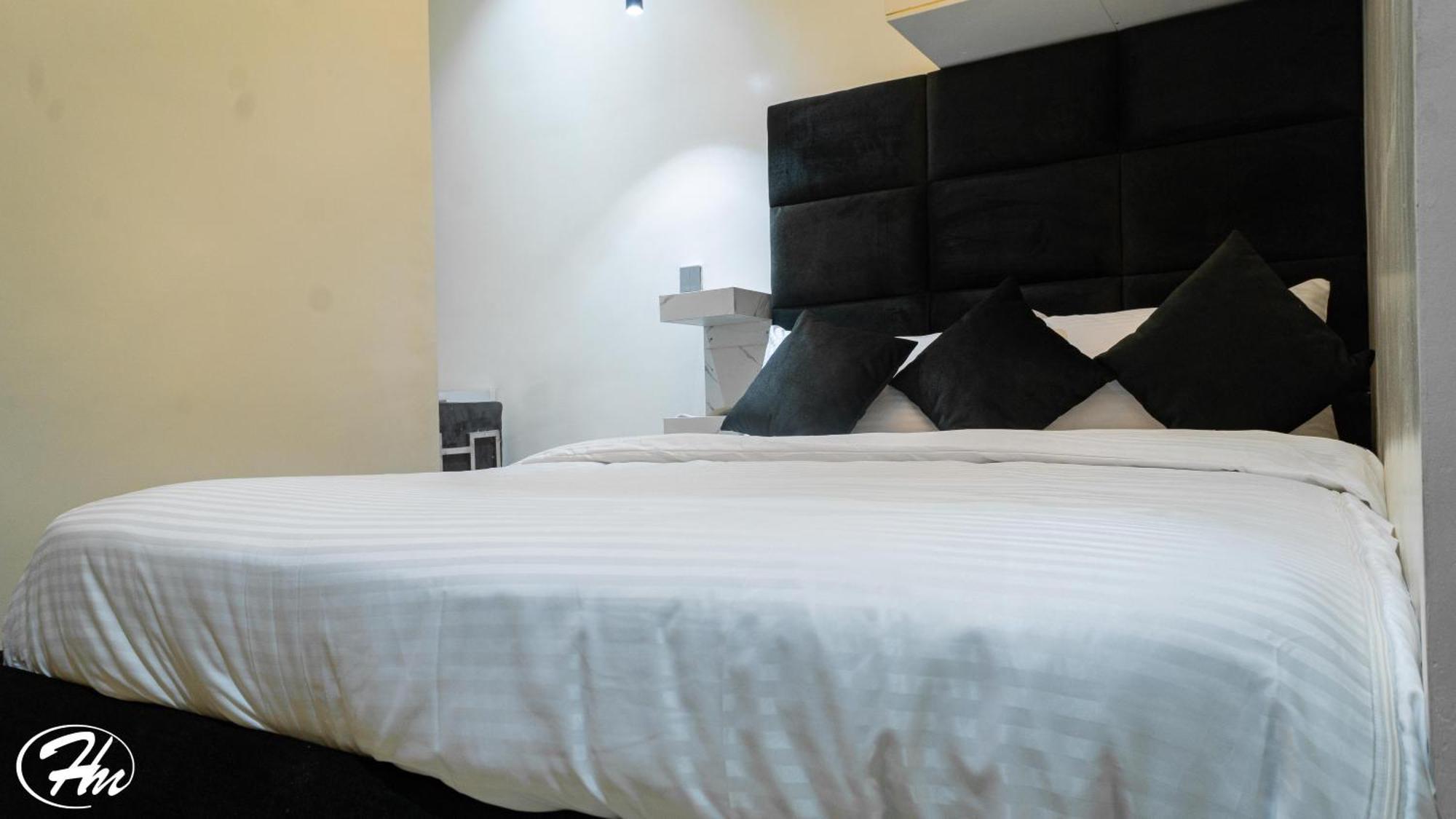 Hadmof Hotel And Suites Ikeja Exterior photo