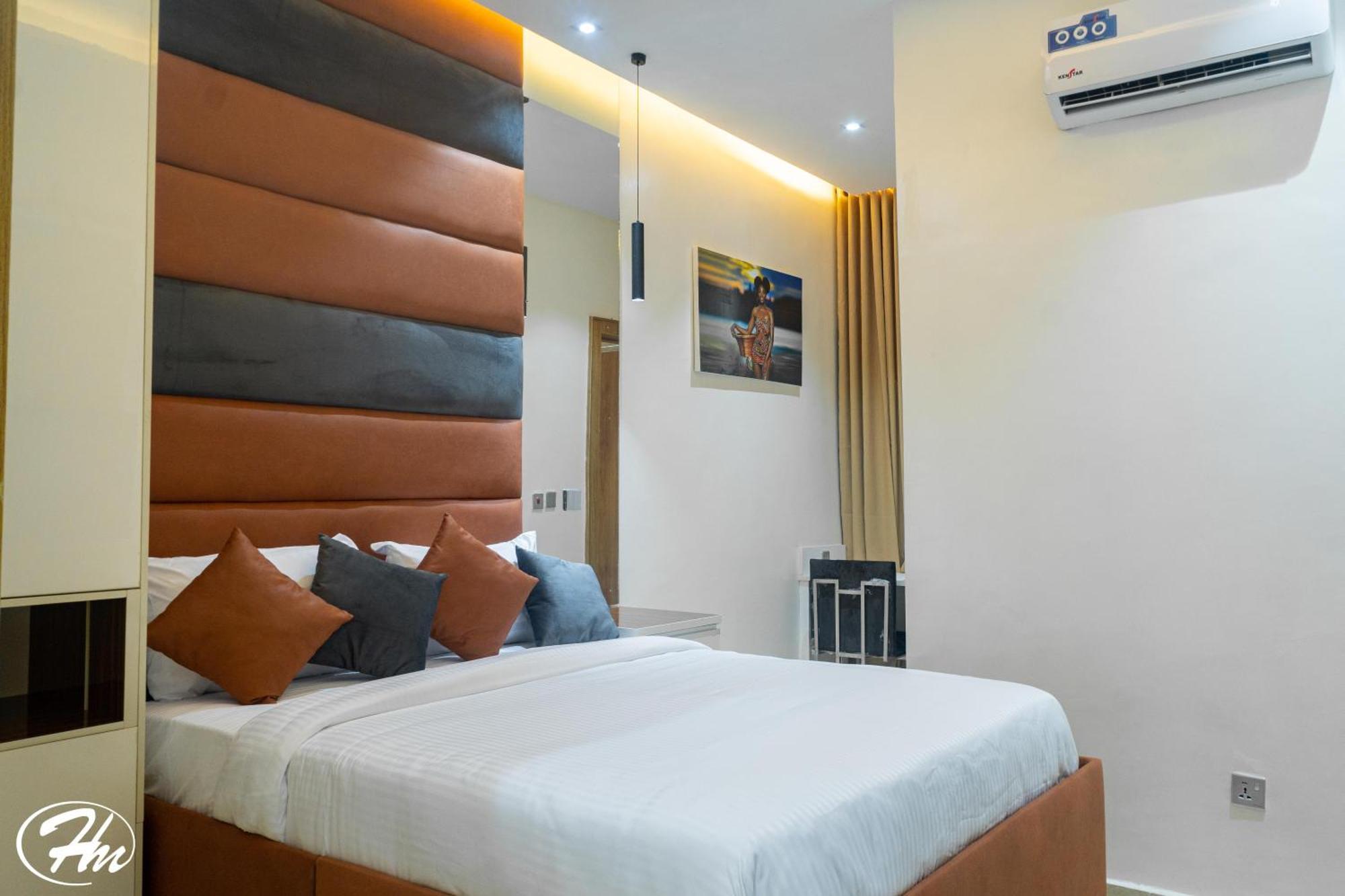 Hadmof Hotel And Suites Ikeja Exterior photo