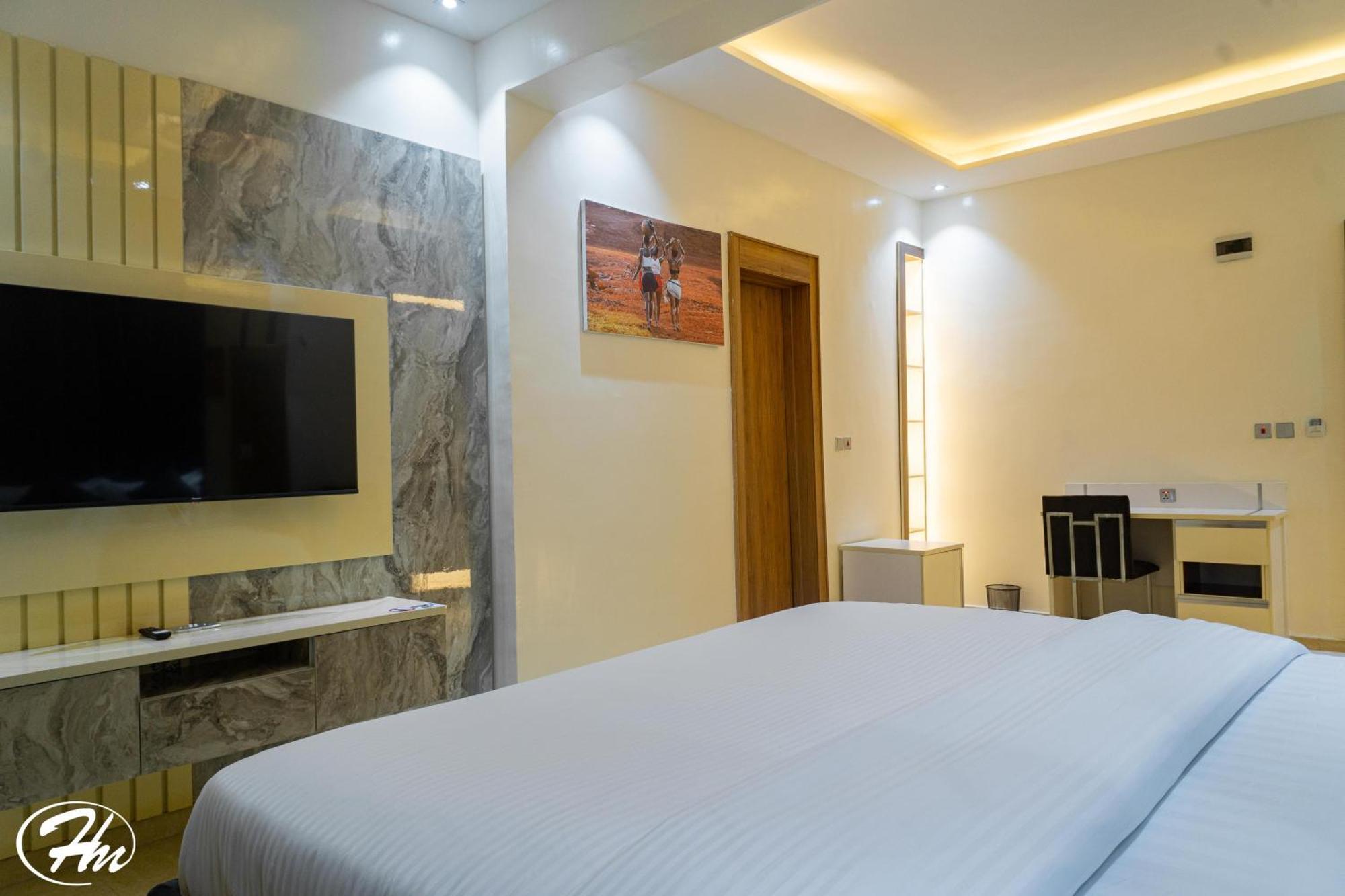 Hadmof Hotel And Suites Ikeja Exterior photo